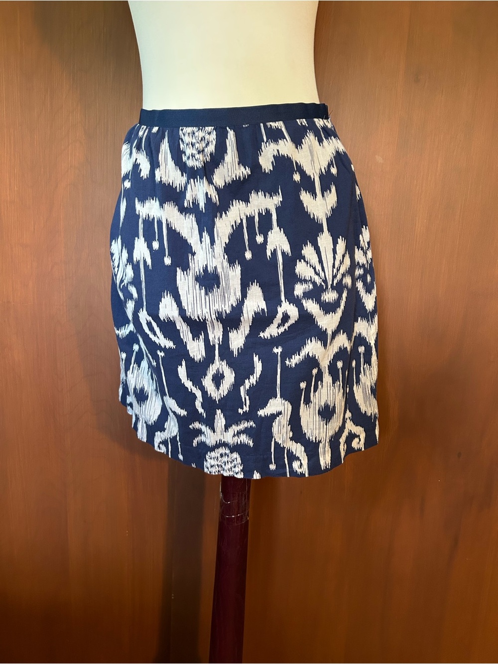 Vineyard Vines blue and white skirt